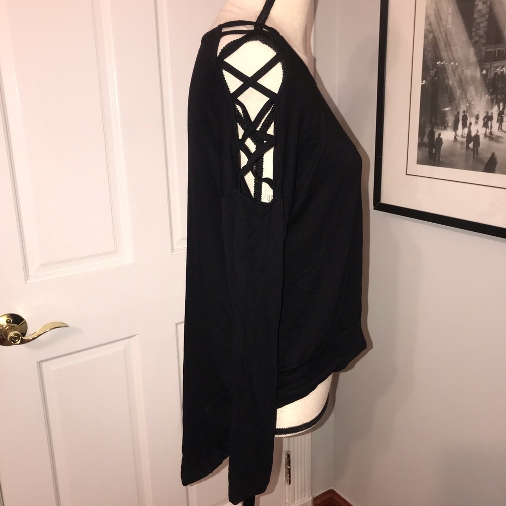 Venus black XS small top with sleeve detail